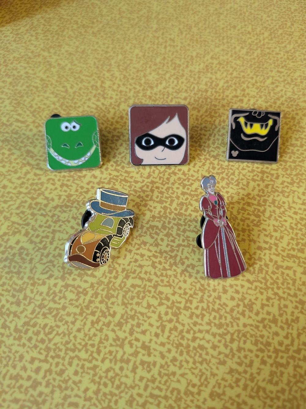 🔴5/$25 Disney Multicolor Enamel Character Brooch Pin Lot